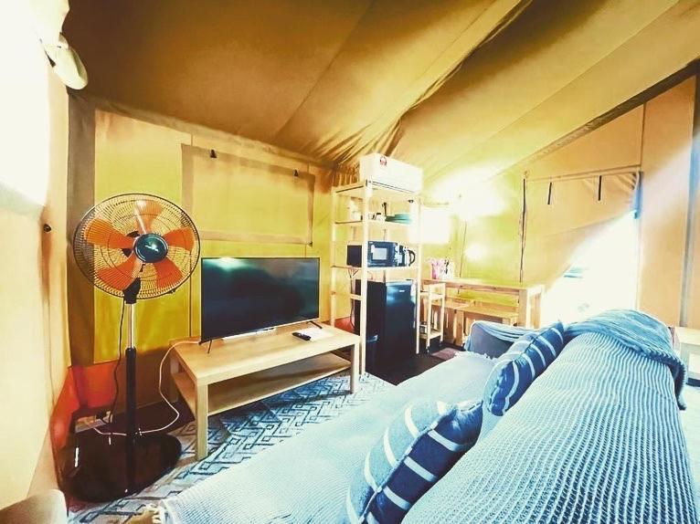 Rembulan Escape - Beachfront Safari Tent Kampung Penarik Luaran gambar