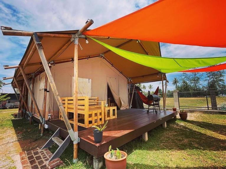 Rembulan Escape - Beachfront Safari Tent Kampung Penarik Luaran gambar