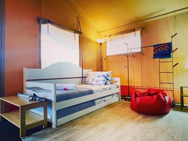 Rembulan Escape - Beachfront Safari Tent Kampung Penarik Luaran gambar