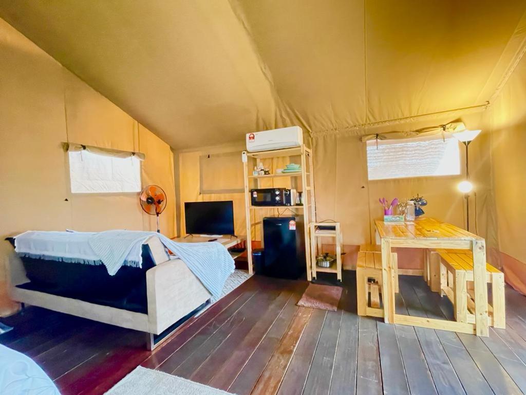 Rembulan Escape - Beachfront Safari Tent Kampung Penarik Luaran gambar
