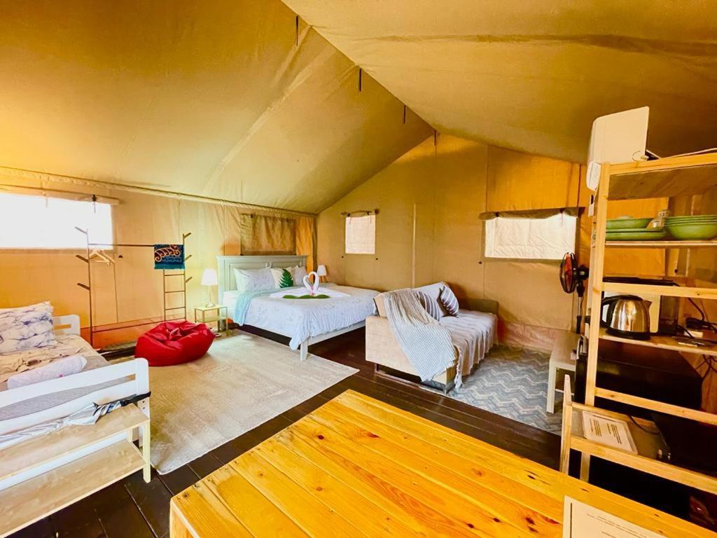 Rembulan Escape - Beachfront Safari Tent Kampung Penarik Luaran gambar