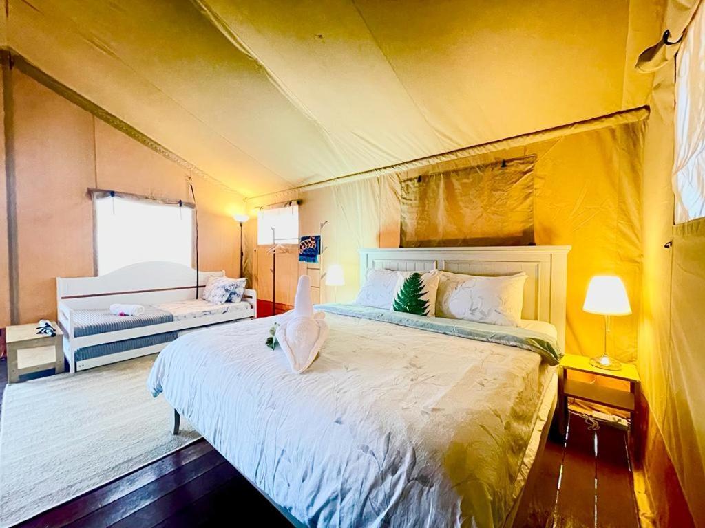 Rembulan Escape - Beachfront Safari Tent Kampung Penarik Luaran gambar