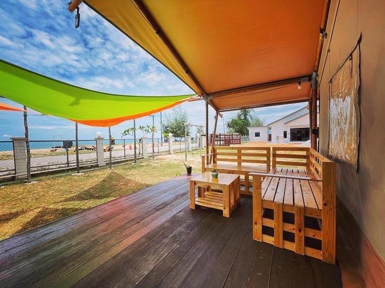Rembulan Escape - Beachfront Safari Tent Kampung Penarik Luaran gambar