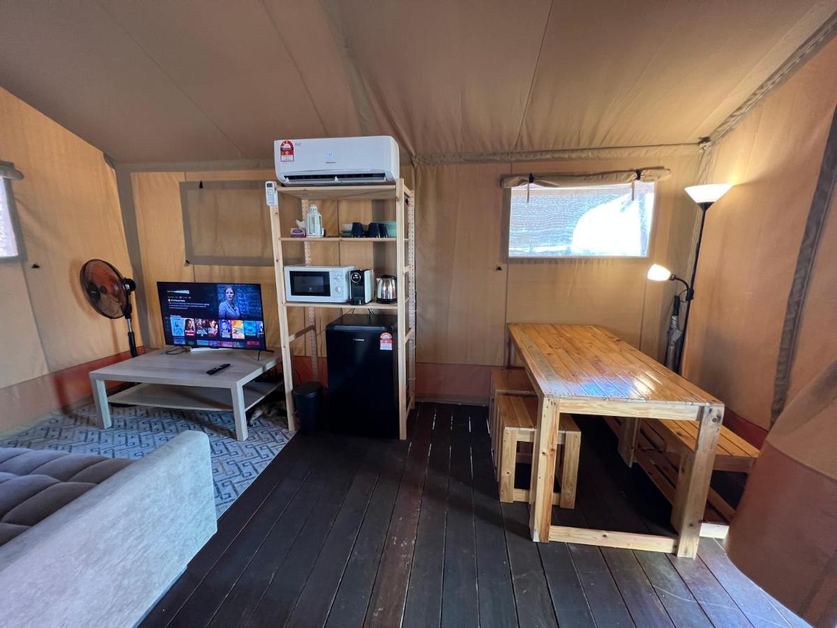 Rembulan Escape - Beachfront Safari Tent Kampung Penarik Luaran gambar